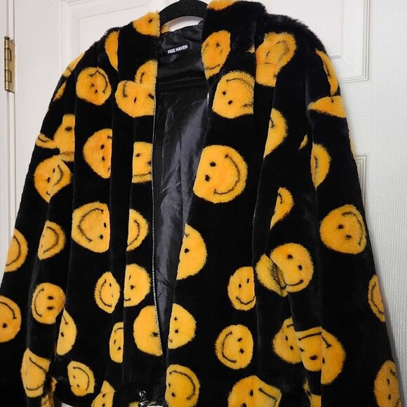 Free Haven Smiley Face Plush Hoodie - Picture 2 of 9